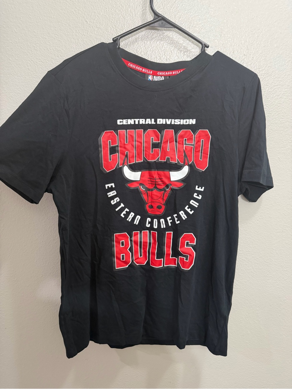 NBA Chicago Bulls Black & Red Graphic Tee